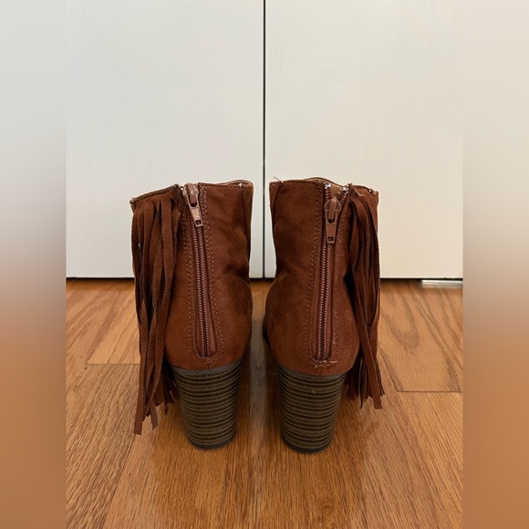 Qupid. Brown Suede Fringe Boots. Size 10. - Picture 4 of 9